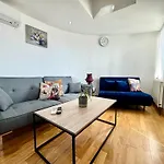 Chic 1 Bedroom Apartment Central London By Wild