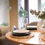 Stratford Gem- Stylist Spacious Apartment