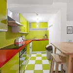 20 Min From City Centre 2 Bedrooms W Ensuite