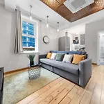 Stylish 1 Bed Canary Wharf Apt - Perfect For Corporate & Tourists
