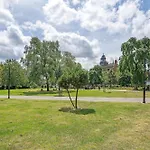 20 Min From City Centre 2 Bedrooms W Ensuite