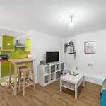 20 Min From City Centre 2 Bedrooms W Ensuite