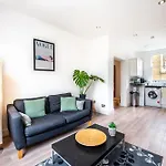 One-Bed Flat, Kensington, Bank Payment To The Host Within 24H From The Reservation