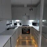 Family Friendly Fully Refurbished 3 Bedroom, 3 Bathroom Property In London