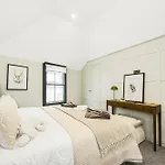 Stylish 2-Bed Townhouse In Mayfair