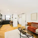 Stylish 2-Bed Townhouse In Mayfair