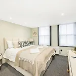 Stylish 2-Bed Townhouse In Mayfair