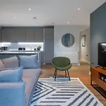 Alto Apartment - Modern Comfort & Prime Location