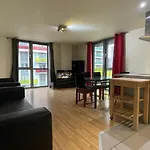 Stratford 2 Bedroom Apartment With 2 Bathrooms & Great Links