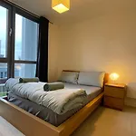 Stratford 2 Bedroom Apartment With 2 Bathrooms & Great Links