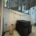 Pristine 2Bd Flat With Private Patio Earls Court
