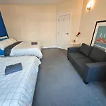 Bright And Spacious 2-Bedroom Flat Near Emirates Stadium
