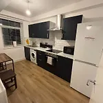 Beatiful 3 Bedroom Apartment Near Tower Bridge