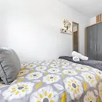 Luxe 2Bed, Free Parking And Permit, Great Transport Links