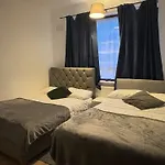 Fleetway Private Quadraple Room In Central London