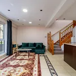 Beautiful 3 Bedroom Maisonette