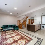 Beautiful 3 Bedroom Maisonette