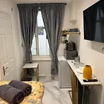 Luxury Studio In Victoria, 7 Minutes Walk To Victoria Station, Room 2