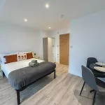 Sleek Studio Flat Near Highbury & Islington Station