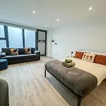 Sleek Studio Flat Near Highbury & Islington Station