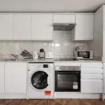 Stylish 2 Bedroom Apartment In The Heart Of Soho Gs5