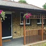 Lovely Garden Chalet In London