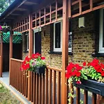 Lovely Garden Chalet In London