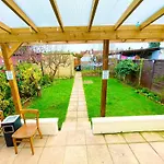 1B-Sleeps4-Freeparking-Pets-Wifi-London