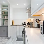 Stylish 1Br Fulham Flat With Private Patio