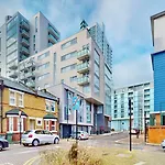 Chic & Spacious Accommodation In Stratford Westfield - O2 Arena & London Stadium