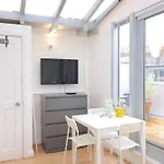 Angel - Top Floor Double Studio