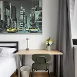 Lake View Hackney High End 3-Bedroom Flat