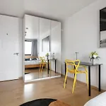 Lake View Hackney High End 3-Bedroom Flat