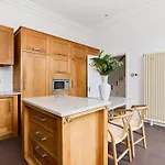 The Hampstead Getaway - Charming 5Bdr Home With Conservatory