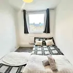 Paddington Private Room Sleeps 4