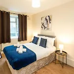 Central 4 Bed Flat - Sleep 8