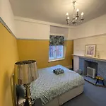 Stylish And Comfortable Double Bedroom In Mayfair