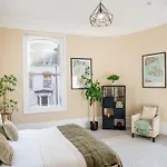 London Bright Spacious Apartments Central Location!