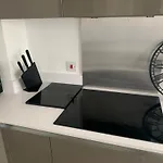 Modern Hi-Rse 1Bedroom Apartment
