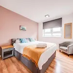 Leo\'S Place In Mile End 2 Double Beds, 1 Bunk Bed, Max 6, Spacious, Ideal For Families