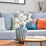Newly Renovated 2-3 Bed Flat In Fulham By The Thames