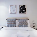 The Urban Minimalist- Notting Hill 2 Bed