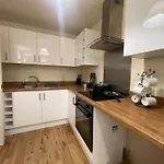 2 Bed Apartment Tower Bridge Big Ben The Shard