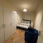 2 Bed Apartment Tower Bridge Big Ben The Shard