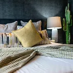 Spectacular Brand New 2 Bedrooms And 2 Bathroom Apartment