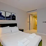 Luxury Living With City Views With Pool And Gym Ac