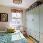 Pass The Keys Charming Portobello Road Apartment