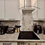 Patio Full Kitchen Netflix Smart Tv Self Check-In