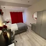Letzi Premium Cozy Retreat Private En-Suite Rooms, Wembley