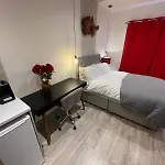 Letzi Premium Cozy Retreat Private En-Suite Rooms, Wembley